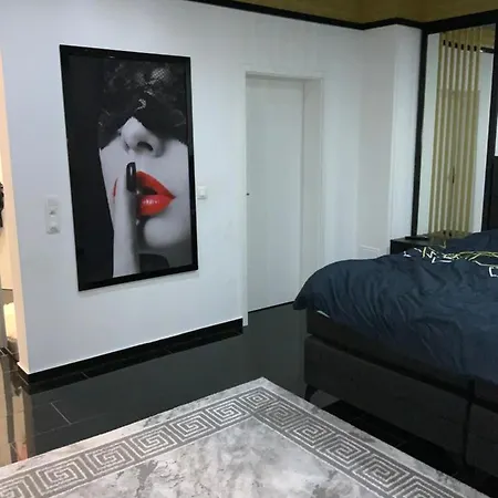 Luxus Ferienwohnung Mit Riesen Garten Und Beheiztem Swimmingpool Raeren