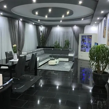 Luxus Ferienwohnung Mit Riesen Garten Und Beheiztem Swimmingpool Villa Raeren