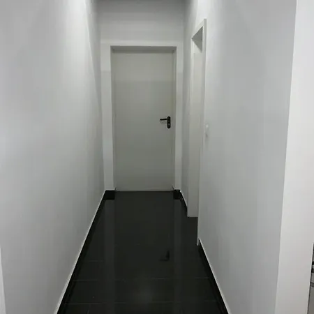 Luxus Ferienwohnung Mit Riesen Garten Und Beheiztem Swimmingpool Villa Raeren
