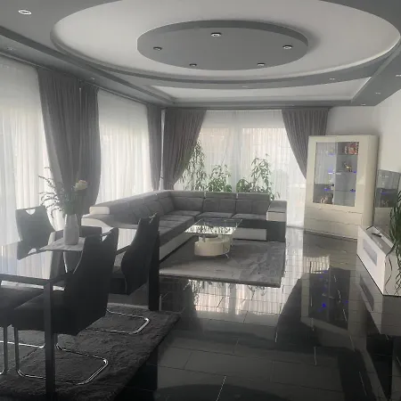 Luxus Ferienwohnung Mit Riesen Garten Und Beheiztem Swimmingpool *