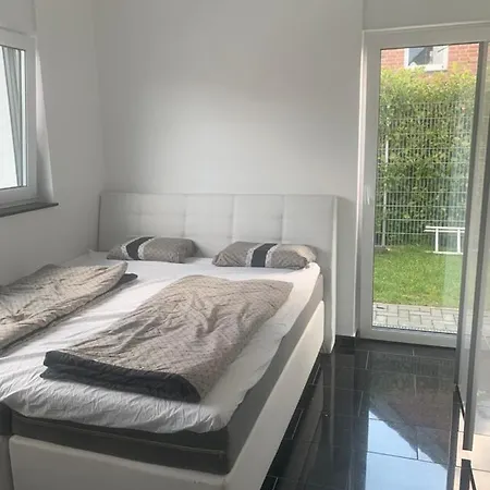 Luxus Ferienwohnung Mit Riesen Garten Und Beheiztem Swimmingpool *