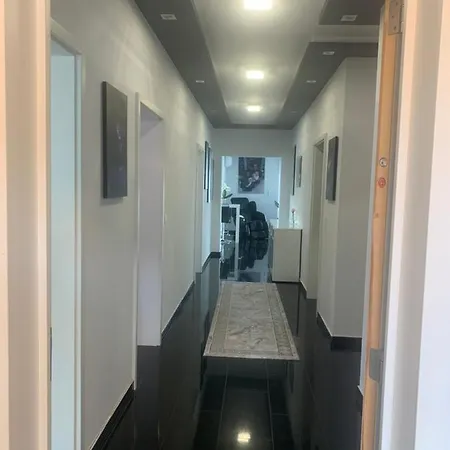 Luxus Ferienwohnung Mit Riesen Garten Und Beheiztem Swimmingpool Villa