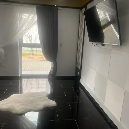 Luxus Ferienwohnung Mit Riesen Garten Und Beheiztem Swimmingpool * Raeren