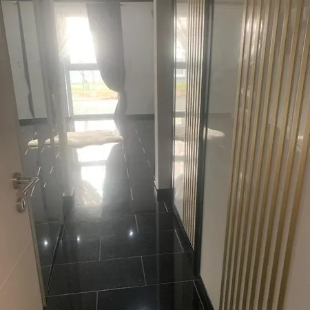 Luxus Ferienwohnung Mit Riesen Garten Und Beheiztem Swimmingpool فيلة